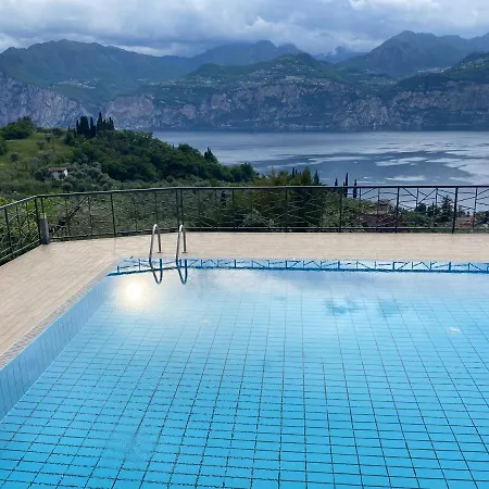 Appartamento Flat In Garden Resort, Malcesine, Italy *