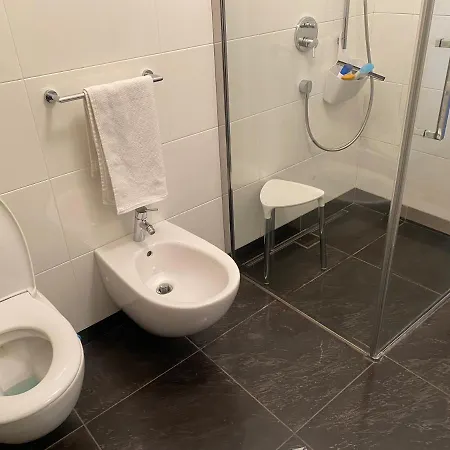 Appartamento Flat In Garden Resort, Malcesine, Italy *