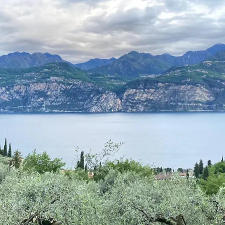 Appartement Flat In Garden Resort, Malcesine, Italy *