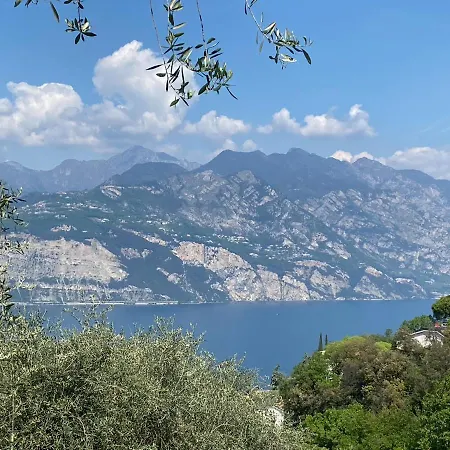 Flat In Garden Resort, Malcesine, Italy Appartement Malcesine