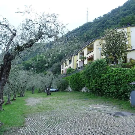 Flat In Garden Resort, Malcesine, Italy